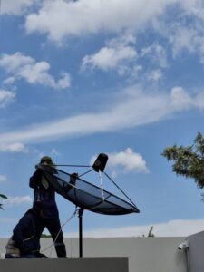 รับติดตั้งจานดาวเทียมบางเสาธง