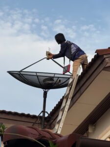 รับติดตั้งจานดาวเทียมจอมทอง
